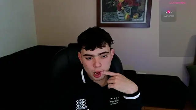 Snapshot of lukeboyce33 chatting on April 2026 10:46:02 PM lukeboyce33 online show from April 2026 10:46:02 PM