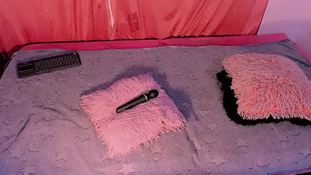 Mariana-ofc online show from November 2025 11:07:01 AM