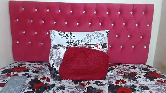 Snapshot of LUNAx02 chatting on March 2025 12:51:01 AM LUNAx02 online show from March 2025 12:51:01 AM