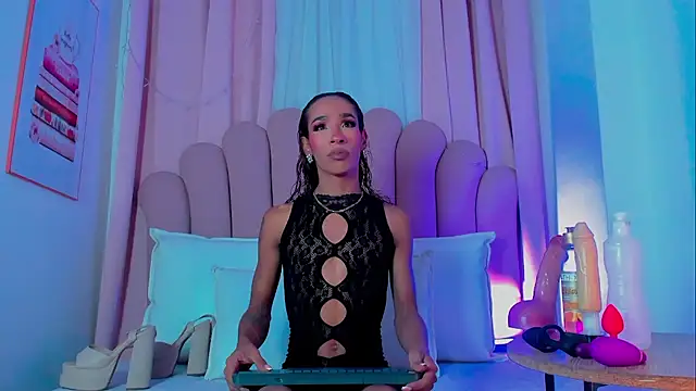 Snapshot of NicoleMadrird chatting on September 2025 03:30:02 AM NicoleMadrird online show from September 2025 03:30:02 AM