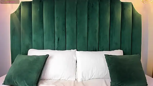 Snapshot of AnnyColson chatting on September 2025 04:25:01 AM AnnyColson online show from September 2025 04:25:01 AM