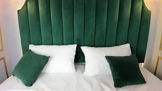 Snapshot of AnnyColson chatting on October 2025 04:05:02 AM AnnyColson online show from October 2025 04:05:02 AM