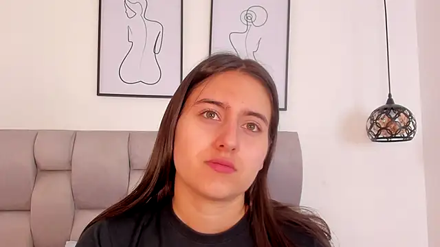 Hanna Evans   online show from October 2025 12:28:02 PM