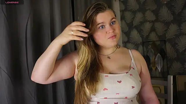 Snapshot of SibleyAllston chatting on October 2025 06:50:02 PM SibleyAllston online show from October 2025 06:50:02 PM