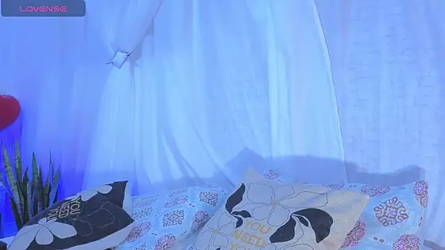 Snapshot of DianaGom chatting on April 2026 11:22:02 AM DianaGom online show from April 2026 11:22:02 AM