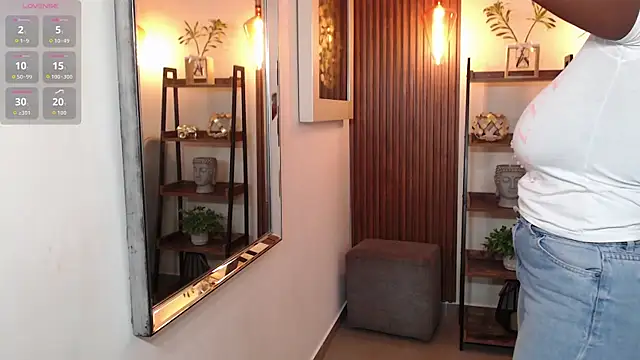 Coral Lise online show from December 2025 11:17:01 AM