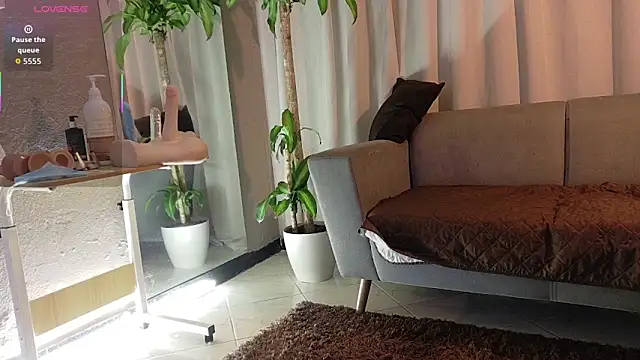 Snapshot of YuliethPetite chatting on November 2025 11:33:02 AM YuliethPetite online show from November 2025 11:33:02 AM