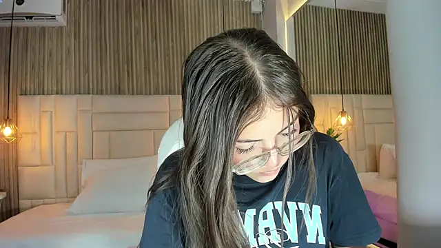 Snapshot of DulceVela_ chatting on September 2025 10:43:01 PM DulceVela  online show from September 2025 10:43:01 PM