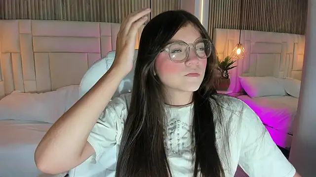 Snapshot of DulceVela_ chatting on September 2025 10:43:01 PM DulceVela  online show from September 2025 10:43:01 PM