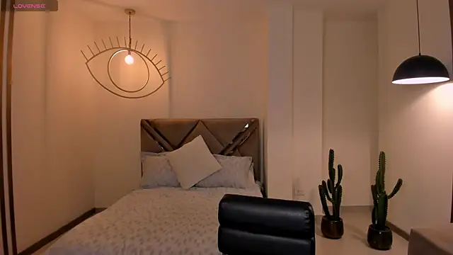 MaiaCollins online show from February 2026 06:52:01 PM