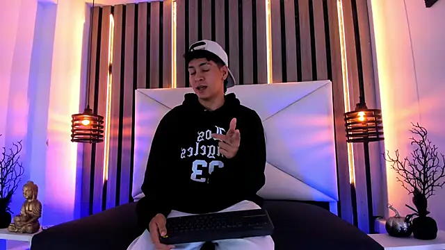 Jhojan twink online show from October 2025 11:45:02 AM