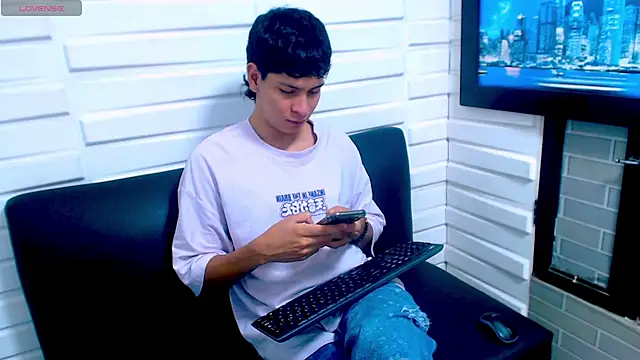 Jhojan twink online show from November 2025 05:09:01 PM