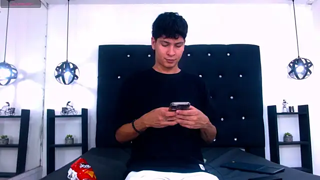 Jhojan twink online show from November 2025 04:17:02 AM