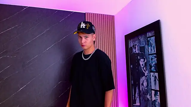 Snapshot of Jhojan_twink chatting on April 2026 03:31:01 AM Jhojan twink online show from April 2026 03:31:01 AM