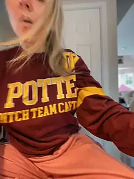 LittleMsMILF online show from March 2026 05:30:02 PM