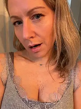 LittleMsMILF online show from March 2026 06:45:02 PM