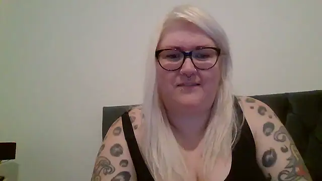 Snapshot of Sizzling_Indie36 chatting on March 2025 10:15:01 PM Sizzling Indie36 online show from March 2025 10:15:01 PM