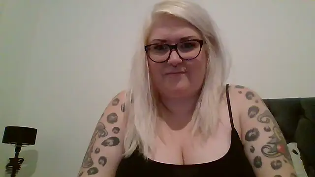 Snapshot of Sizzling_Indie36 chatting on March 2025 10:09:02 PM Sizzling Indie36 online show from March 2025 10:09:02 PM