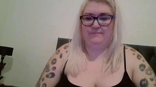 Snapshot of Sizzling_Indie36 chatting on March 2025 11:34:02 PM Sizzling Indie36 online show from March 2025 11:34:02 PM