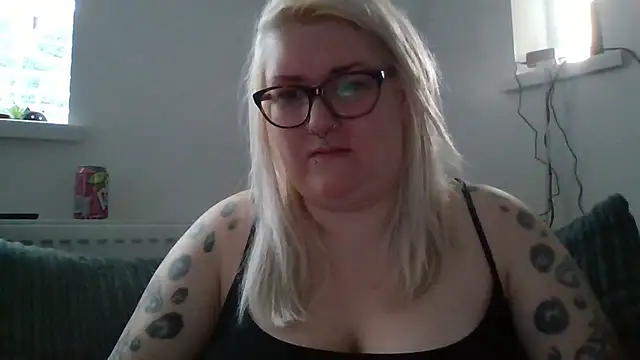 Snapshot of Sizzling_Indie36 chatting on March 2025 05:52:01 PM Sizzling Indie36 online show from March 2025 05:52:01 PM