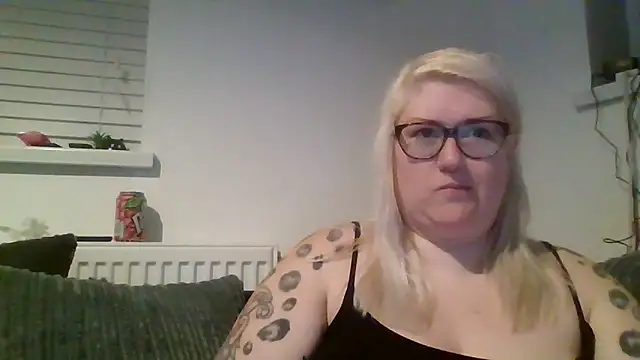 Snapshot of Sizzling_Indie36 chatting on March 2025 10:48:02 PM Sizzling Indie36 online show from March 2025 10:48:02 PM