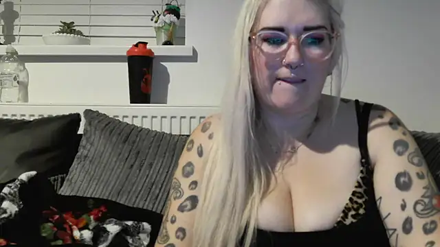 Snapshot of Sizzling_Indie36 chatting on October 2025 10:07:01 PM Sizzling Indie36 online show from October 2025 10:07:01 PM