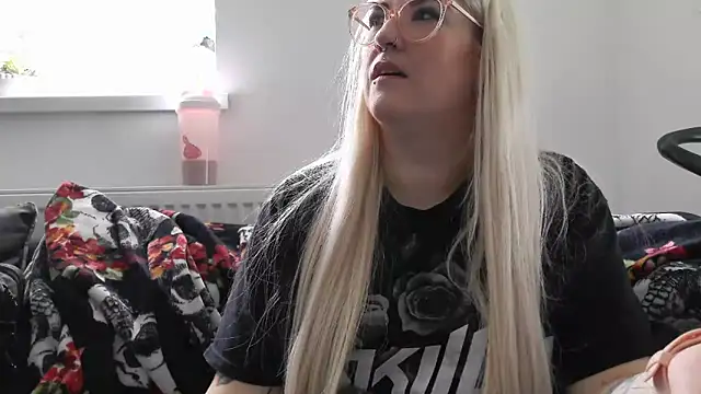 Snapshot of Sizzling_Indie36 chatting on October 2025 10:02:01 AM Sizzling Indie36 online show from October 2025 10:02:01 AM