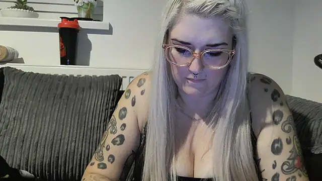 Snapshot of Sizzling_Indie36 chatting on October 2025 06:18:02 PM Sizzling Indie36 online show from October 2025 06:18:02 PM