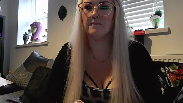 Snapshot of Sizzling_Indie36 chatting on October 2025 03:34:01 PM Sizzling Indie36 online show from October 2025 03:34:01 PM