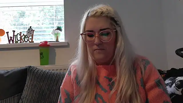 Snapshot of Sizzling_Indie36 chatting on October 2025 09:32:01 AM Sizzling Indie36 online show from October 2025 09:32:01 AM