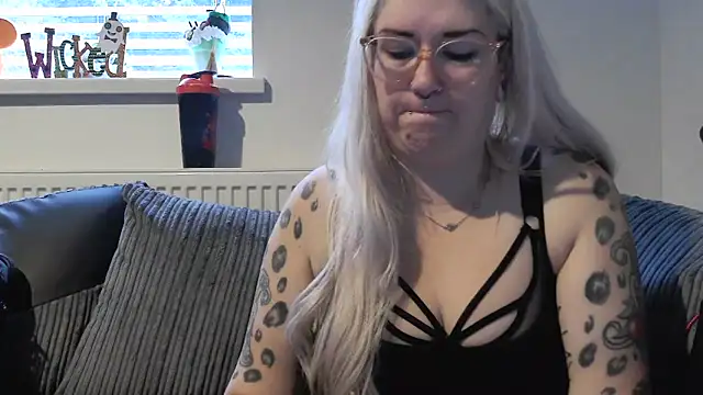 Snapshot of Sizzling_Indie36 chatting on October 2025 08:06:01 AM Sizzling Indie36 online show from October 2025 08:06:01 AM