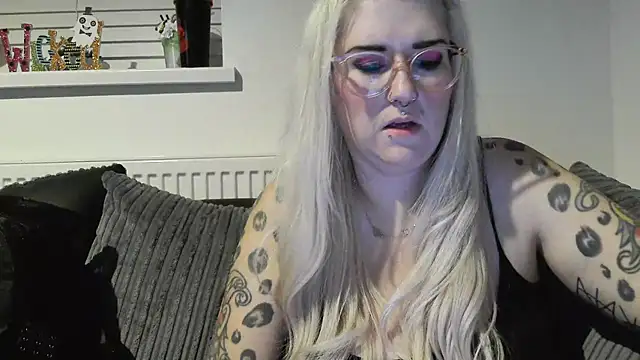 Snapshot of Sizzling_Indie36 chatting on October 2025 08:11:02 PM Sizzling Indie36 online show from October 2025 08:11:02 PM