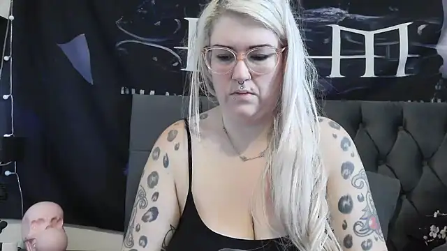 Snapshot of Sizzling_Indie36 chatting on October 2025 10:05:02 AM Sizzling Indie36 online show from October 2025 10:05:02 AM