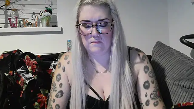 Snapshot of Sizzling_Indie36 chatting on October 2025 09:27:01 PM Sizzling Indie36 online show from October 2025 09:27:01 PM