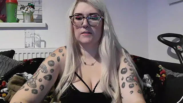 Snapshot of Sizzling_Indie36 chatting on November 2025 11:18:01 PM Sizzling Indie36 online show from November 2025 11:18:01 PM