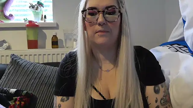 Snapshot of Sizzling_Indie36 chatting on November 2025 01:44:02 PM Sizzling Indie36 online show from November 2025 01:44:02 PM