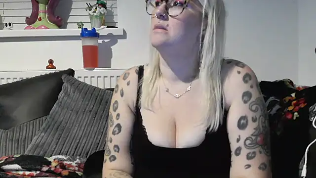 Snapshot of Sizzling_Indie36 chatting on November 2025 05:13:01 PM Sizzling Indie36 online show from November 2025 05:13:01 PM