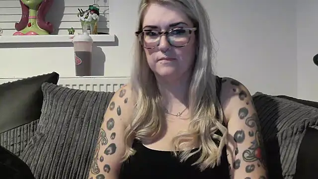 Snapshot of Sizzling_Indie36 chatting on November 2025 08:19:02 PM Sizzling Indie36 online show from November 2025 08:19:02 PM