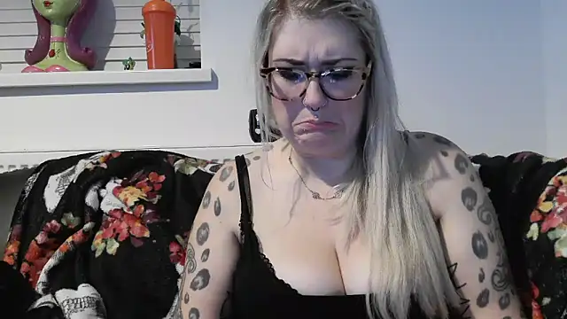 Snapshot of Sizzling_Indie36 chatting on November 2025 11:13:01 PM Sizzling Indie36 online show from November 2025 11:13:01 PM