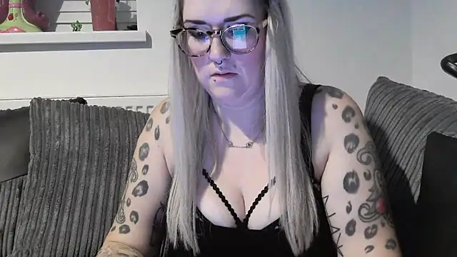 Snapshot of Sizzling_Indie36 chatting on November 2025 08:49:01 PM Sizzling Indie36 online show from November 2025 08:49:01 PM