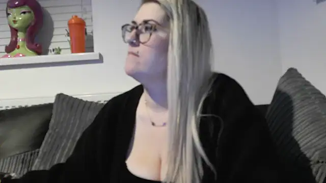 Snapshot of Sizzling_Indie36 chatting on November 2025 06:06:02 PM Sizzling Indie36 online show from November 2025 06:06:02 PM