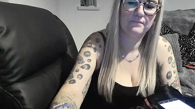 Snapshot of Sizzling_Indie36 chatting on December 2025 07:07:01 PM Sizzling Indie36 online show from December 2025 07:07:01 PM