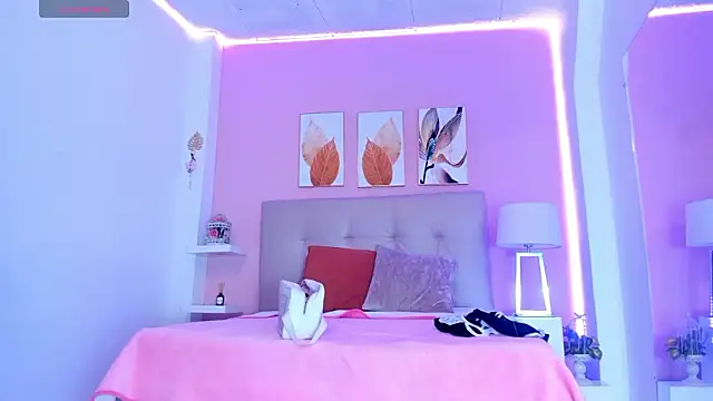 Snapshot of Molly_h0t chatting on March 2026 12:23:02 PM Molly h0t online show from March 2026 12:23:02 PM