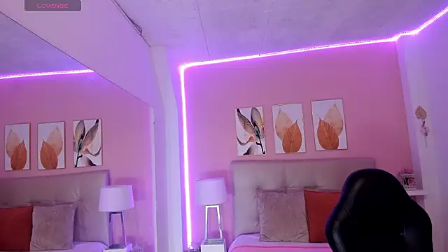 Snapshot of Molly_h0t chatting on March 2026 12:20:01 PM Molly h0t online show from March 2026 12:20:01 PM