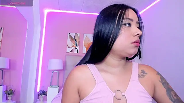 Snapshot of Molly_h0t chatting on April 2026 01:51:02 PM Molly h0t online show from April 2026 01:51:02 PM