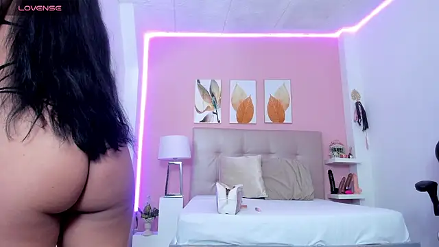 Snapshot of Molly_h0t chatting on April 2026 12:33:01 PM Molly h0t online show from April 2026 12:33:01 PM