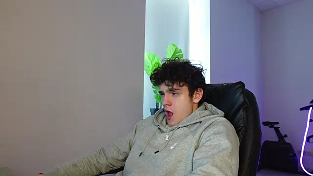 Snapshot of Brad_Holloway chatting on April 2026 01:01:01 PM Brad Holloway online show from April 2026 01:01:01 PM