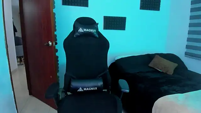 hannarusso online show from April 2026 12:08:01 AM