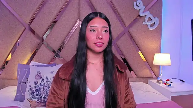 Emilybutterfly1 online show from March 2025 08:54:01 PM