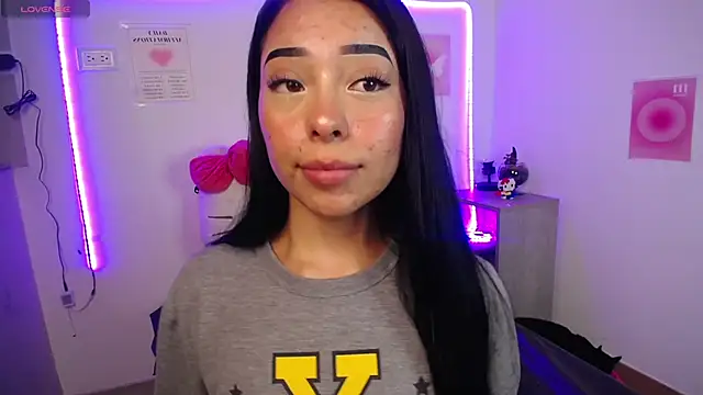 Emilybutterfly1 online show from September 2025 01:05:02 AM